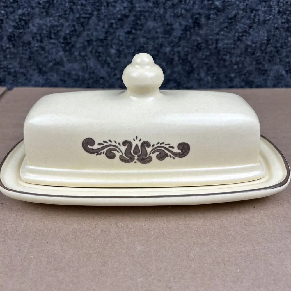 Vintage Pfaltzgraff Village Pattern Stoneware Covered Butter Dish with Lid